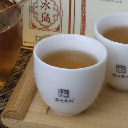 Two cups of affordable Zen Tea Master Icelandic raw tea 288g(48g/box*6boxes) on a wooden tray.