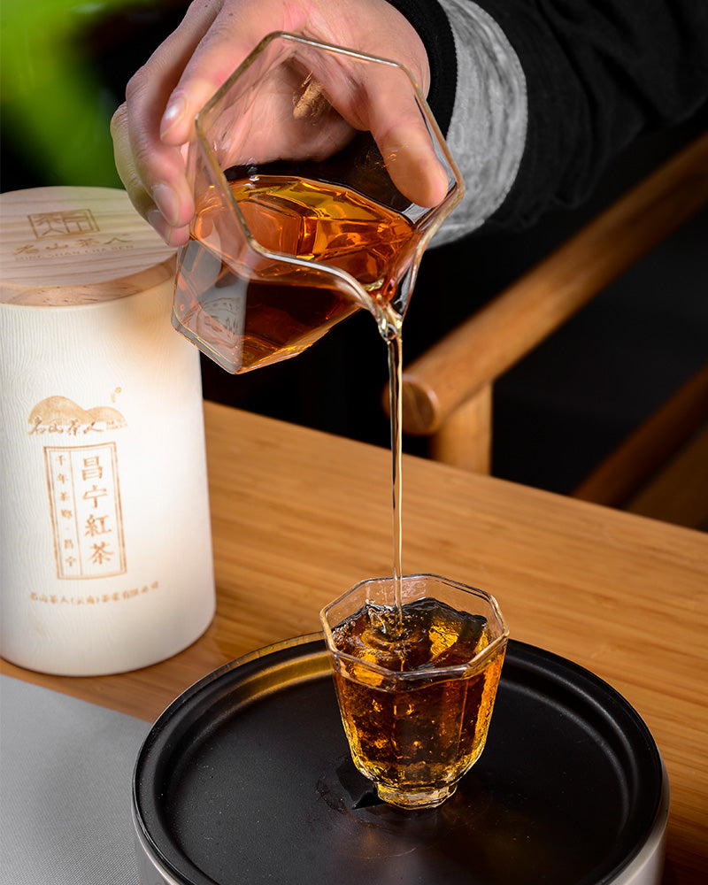 A person gracefully pours Zen Tea Master's Changning black tea 120g into a cup.